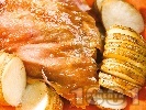 Рецепта Печено агнешко месо с пресни небелени картофи на шайби и магданоз на фурна